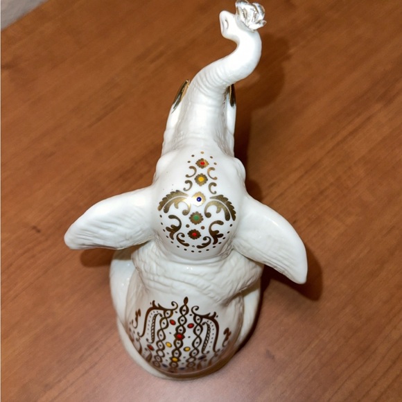 Elephant Hand Painted
Porcelain Formalities by Baum Bros With 10K Gold - Picture 2 of 7